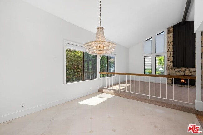 Building Photo - 1347 Avenida de Cortez