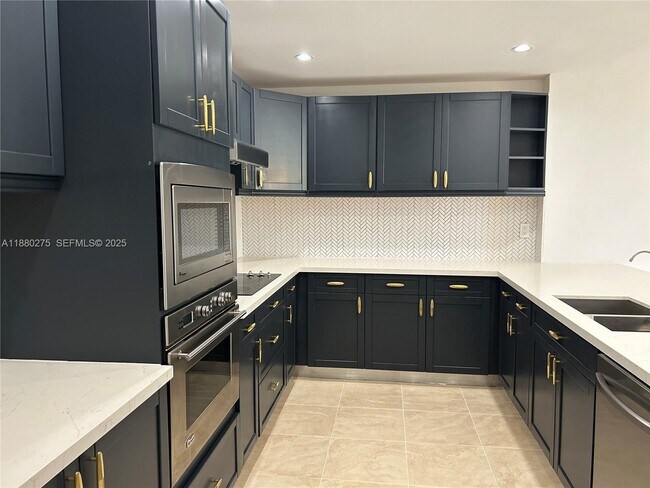 Building Photo - 251 Crandon Blvd