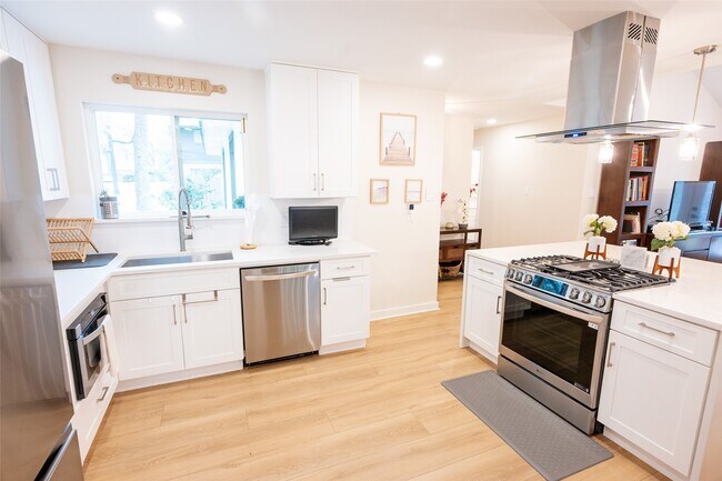 Building Photo - 42 S Waxberry Rd