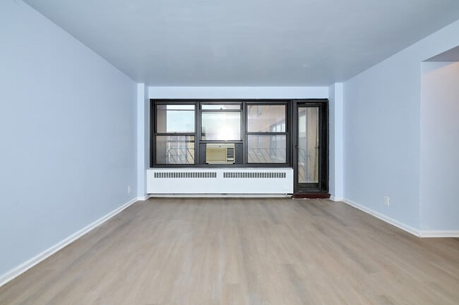 Building Photo - 6118 N Sheridan Rd