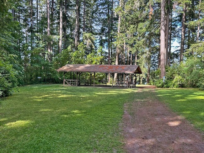 Building Photo - Lakeside Living in Lacey's Lake Forest Nei...