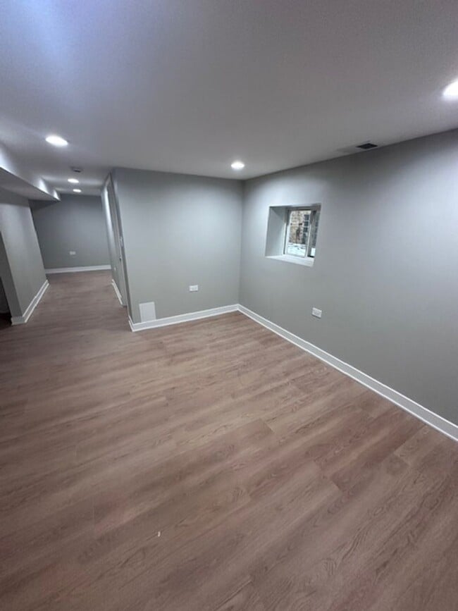 Building Photo - Clearing single family for rent