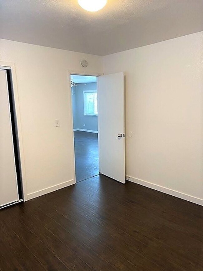 Building Photo - 4th21077 (OTF)