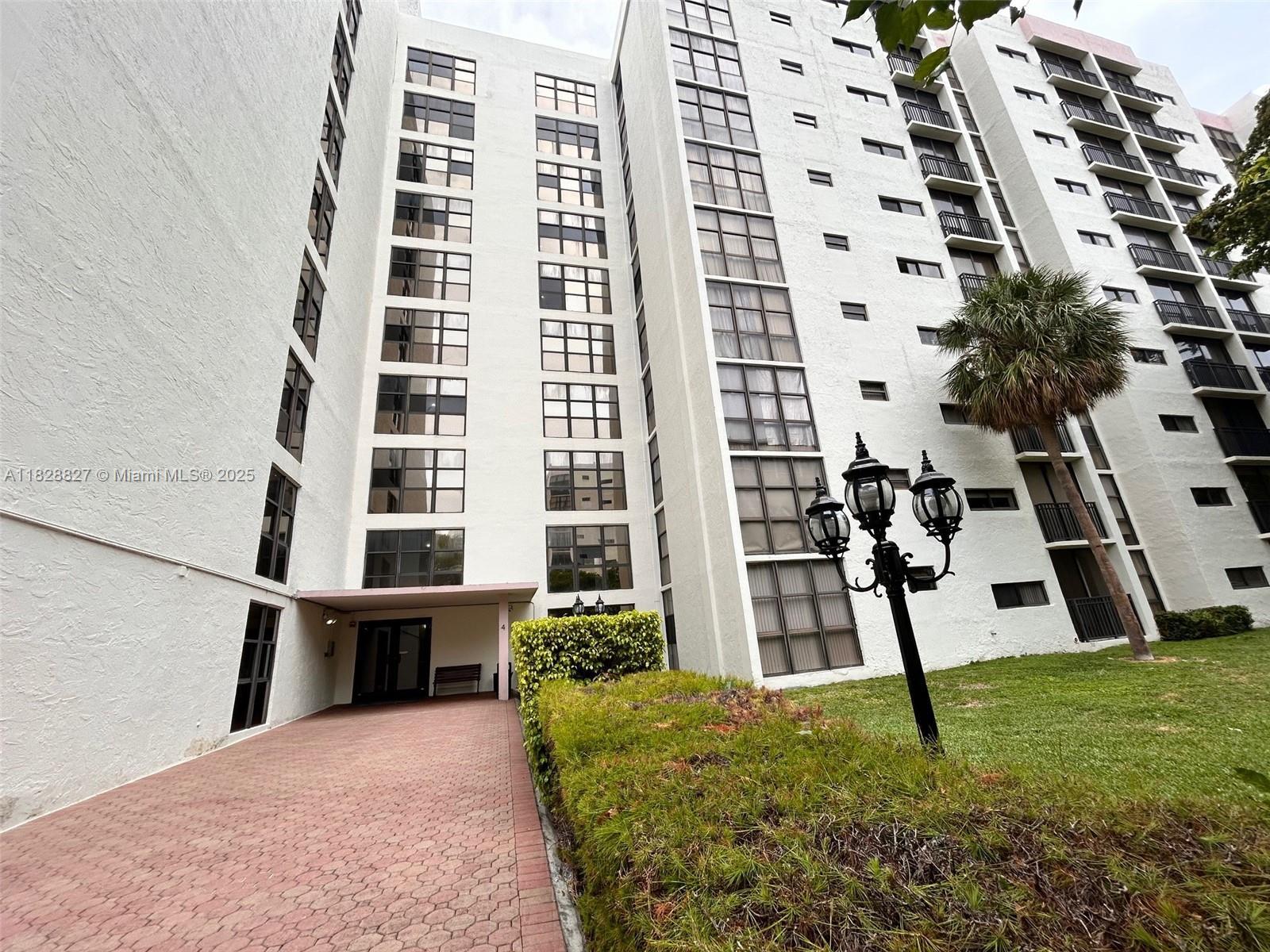 Building Photo - 17021 N Bay Rd