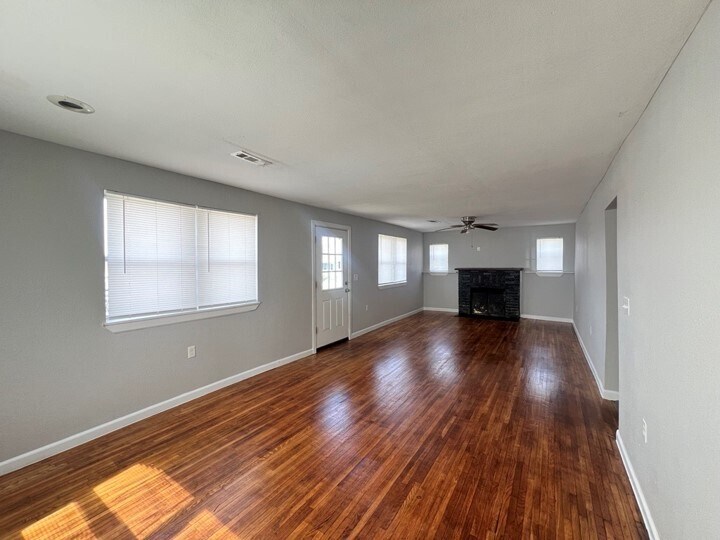 Building Photo - 125 N 9th St