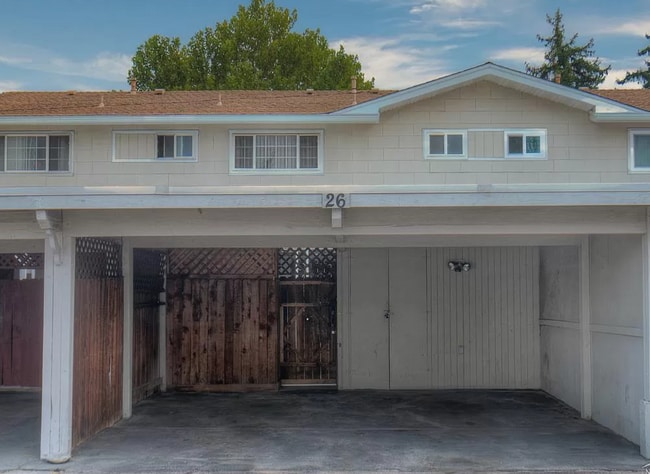 Building Photo - Central and updated 3 bedroom 1.5 bath tow...