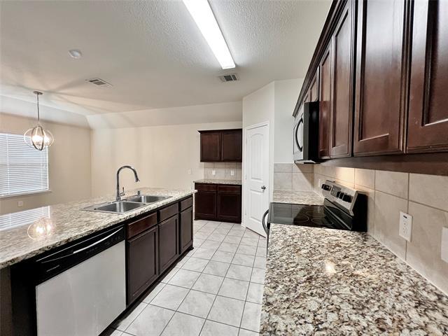 Building Photo - 526 Clearlake Dr