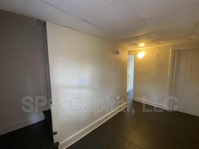 Building Photo - 402 E King St