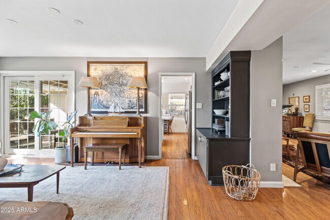 Building Photo - 4631 E Pinchot Ave