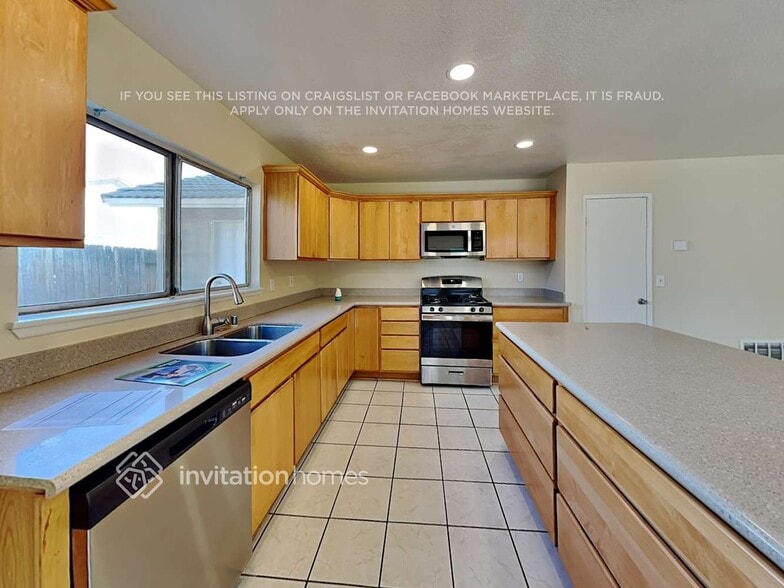Building Photo - 23706 New England Dr