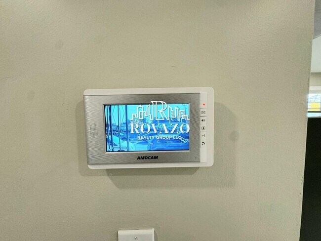 Building Photo - 9 Stecher St