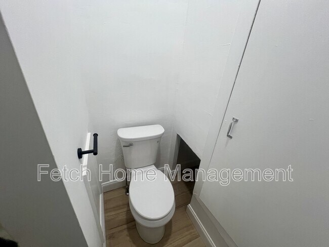 Building Photo - 312 N Reservoir St