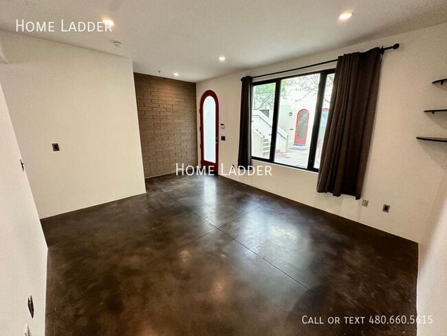 Building Photo - 620 N 4th Ave