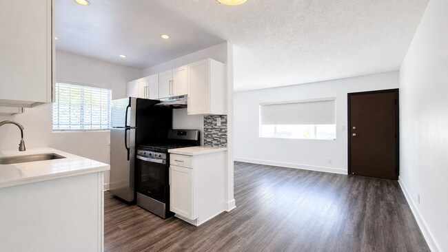 Building Photo - 319 Heliotrope Dr