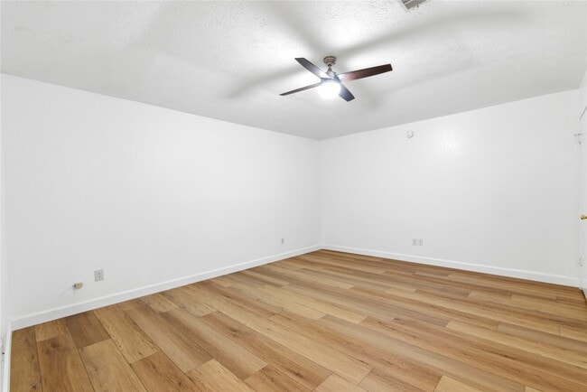 Building Photo - 6009 Leafwood Cir