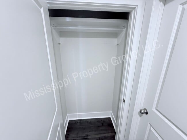 Building Photo - 1405 Pleasant Dr