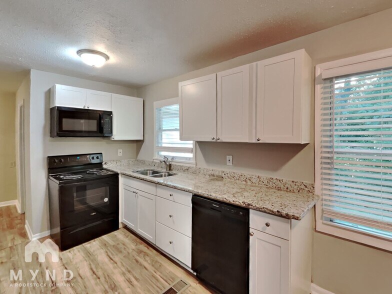 Building Photo - 502 Fairlane Cir NW