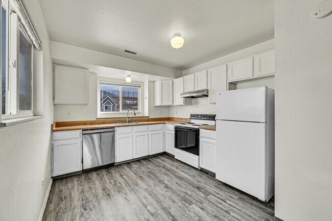 Building Photo - 1051 Mazatlan Cir