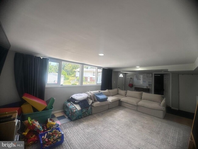 Building Photo - 6315 Willowood Ln