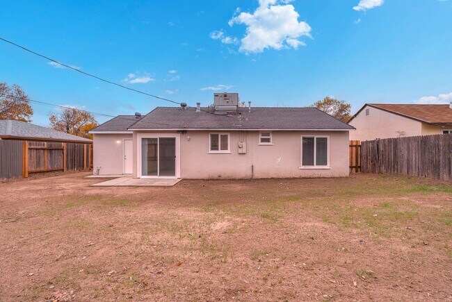 Building Photo - 6037 N Haven Dr