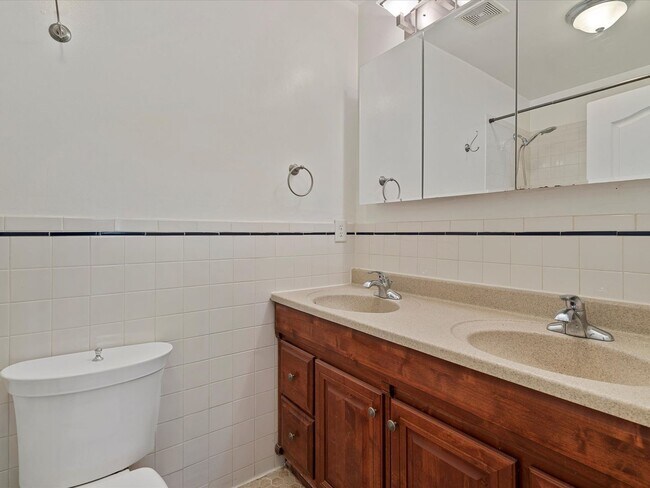 Building Photo - 3 Bedroom/2 bath house close to Optimist H...