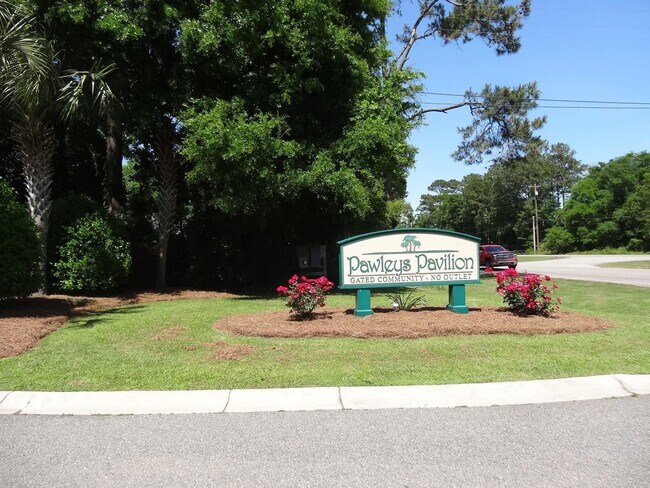 Building Photo - 943 Algonquin Dr