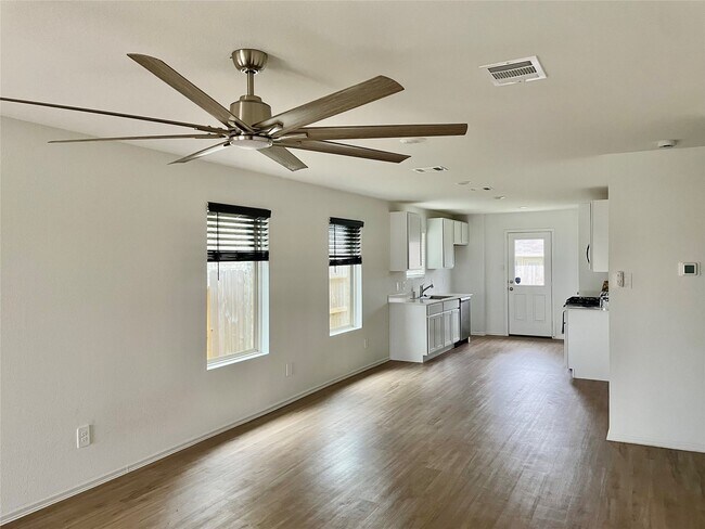 Building Photo - 221 Crystal Bay Ln