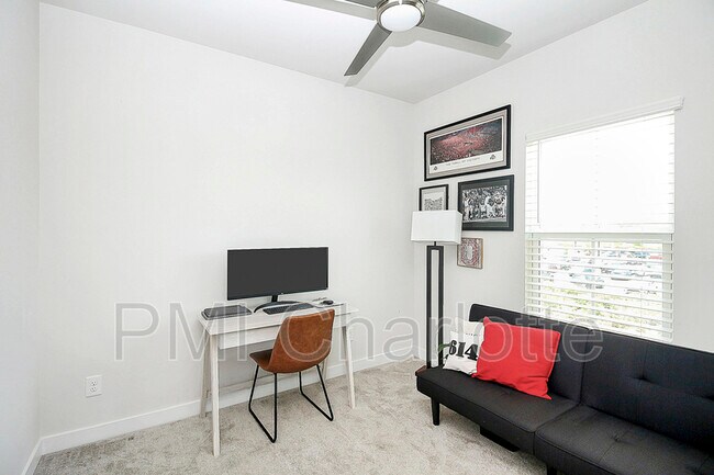 Building Photo - 256 Parkwood Ave