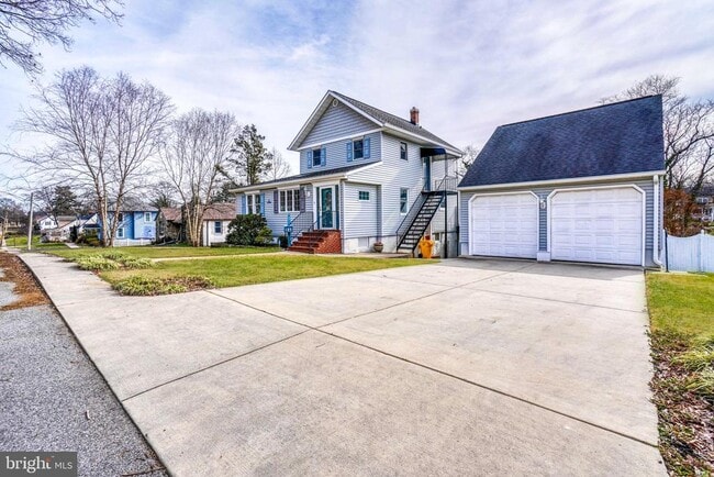 Building Photo - 427 Greenwood Rd