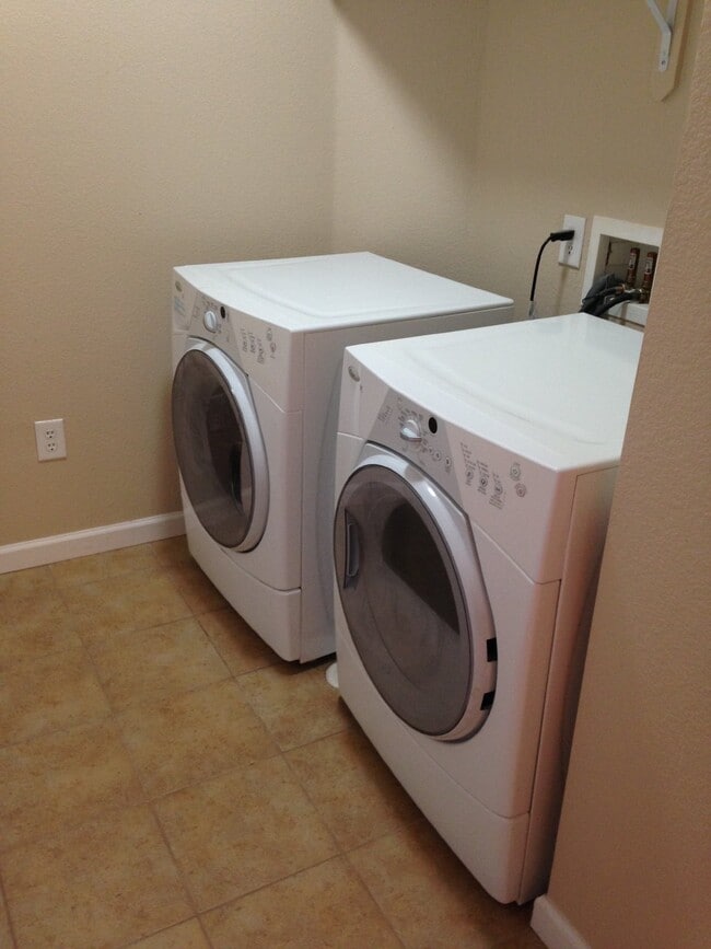 Building Photo - "2-Bed, 2-Bath Condo in The Vallagio – Your Perfect Retreat!"