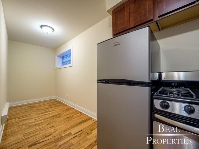 Building Photo - 1 bedroom in CHICAGO IL 60614