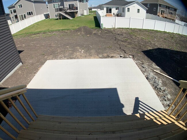 Building Photo - 4 Bed 3 Bath Single Family Home