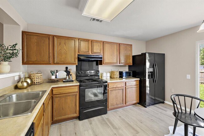 Building Photo - 5705 Viewpoint Dr