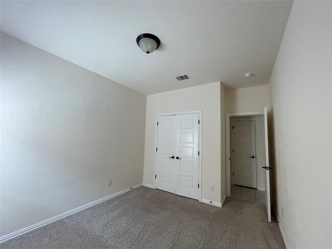 Building Photo - 709 N Emory Cove
