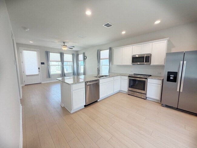Building Photo - 2 Bed / 2.5 Bath Home Ready for Lease!