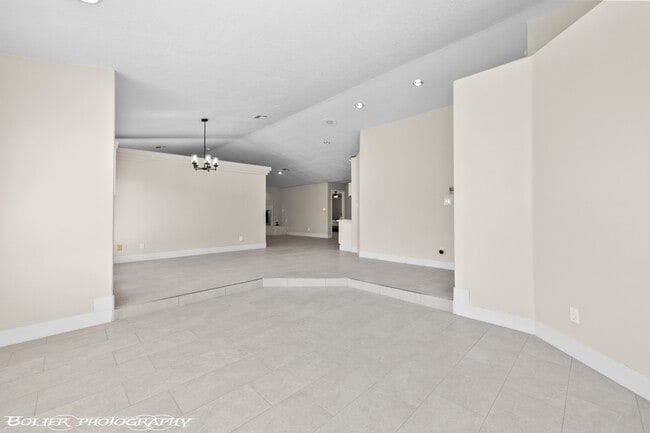 Building Photo - 931 Chaparral Dr