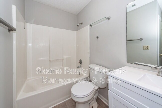 Building Photo - 5161 Eastway St