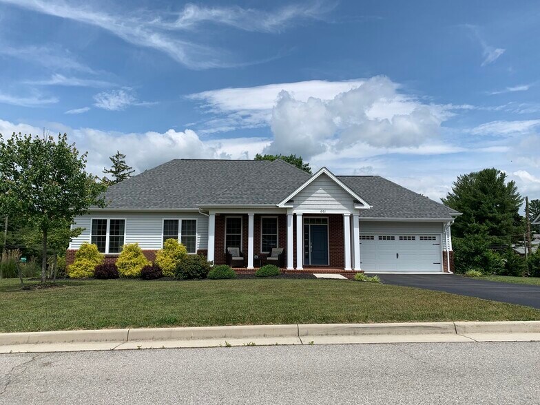 Building Photo - 601 Devon Ln