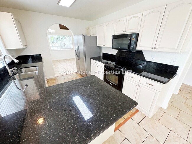 Building Photo - 94-711-711 Lumiaina St