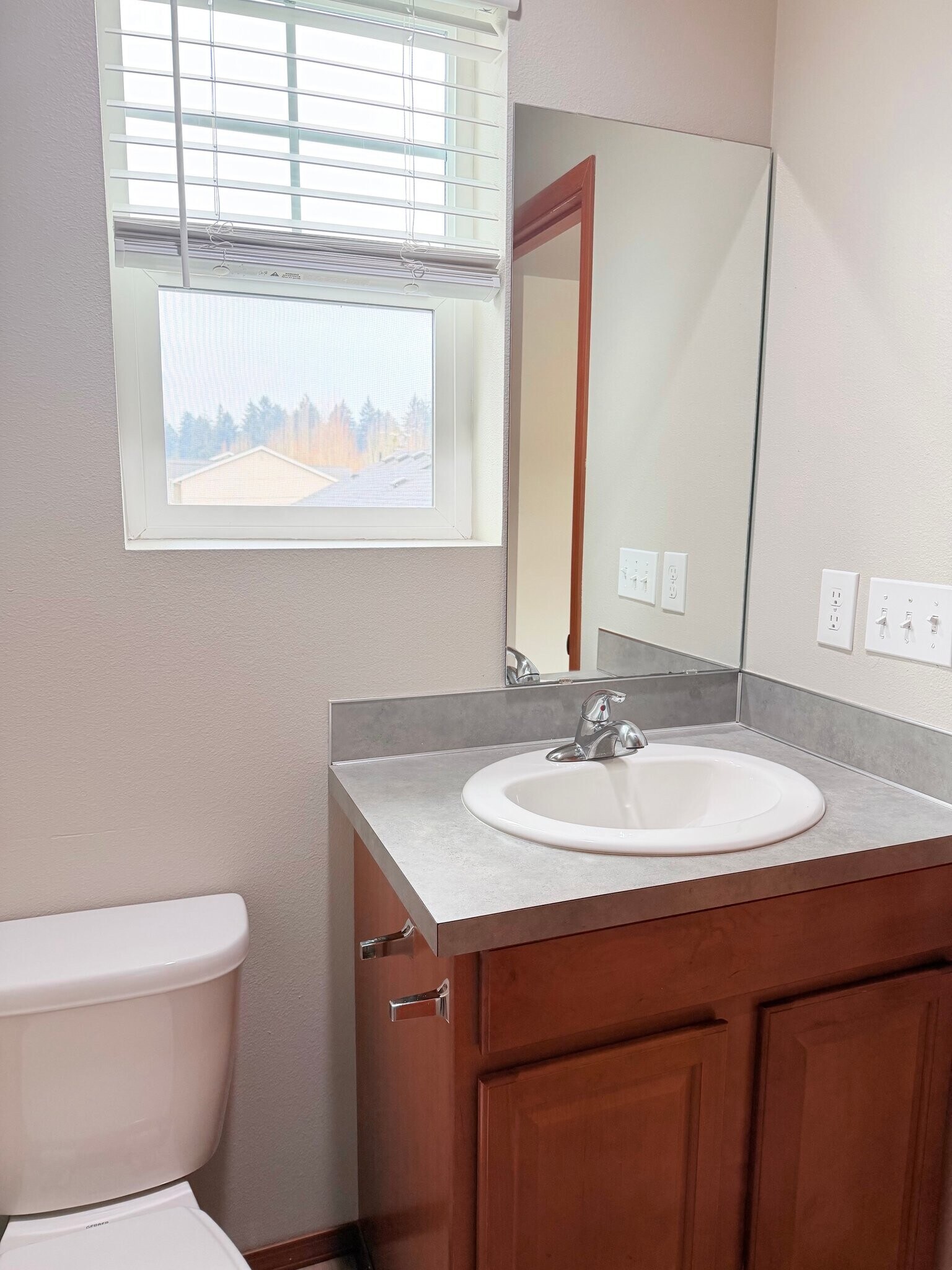 Building Photo - 4337 S Cedar St