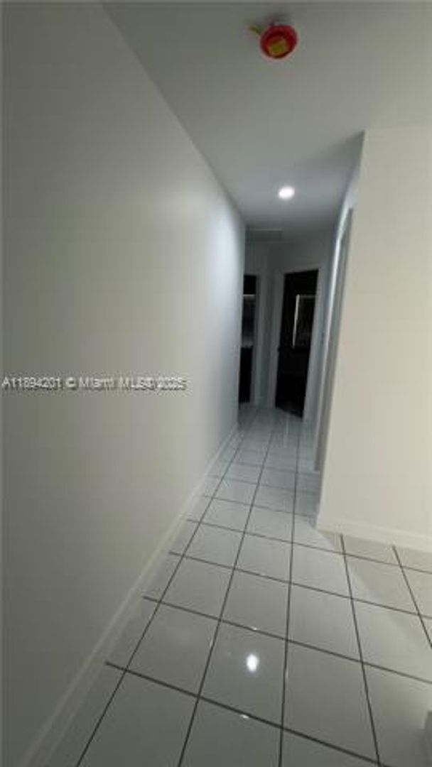Building Photo - 1070 NW 129th Pl