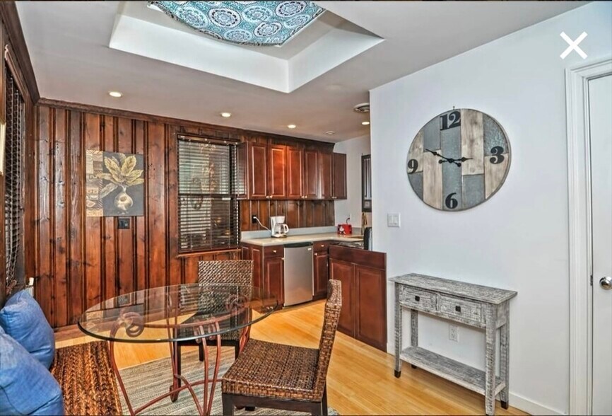 Building Photo - 49 Charles St