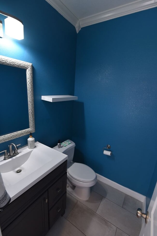 Building Photo - Great 4 Bedroom 2.5 Bathroom, In Bridle Ga...