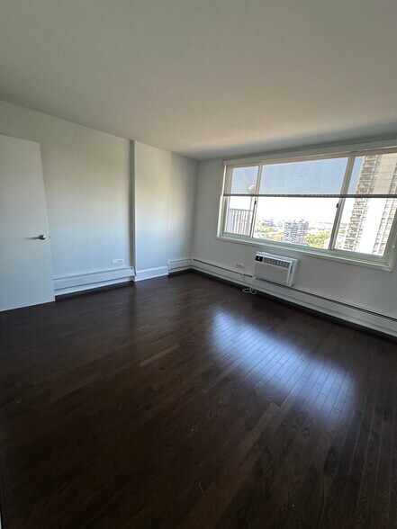 Building Photo - 1350 N Dearborn St