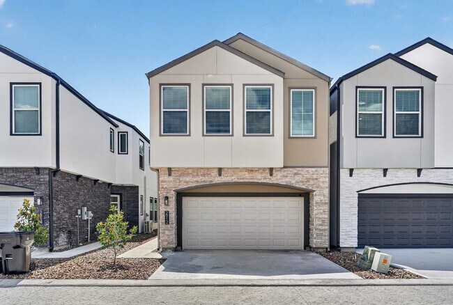 Building Photo - 2912 El Fenice Ln
