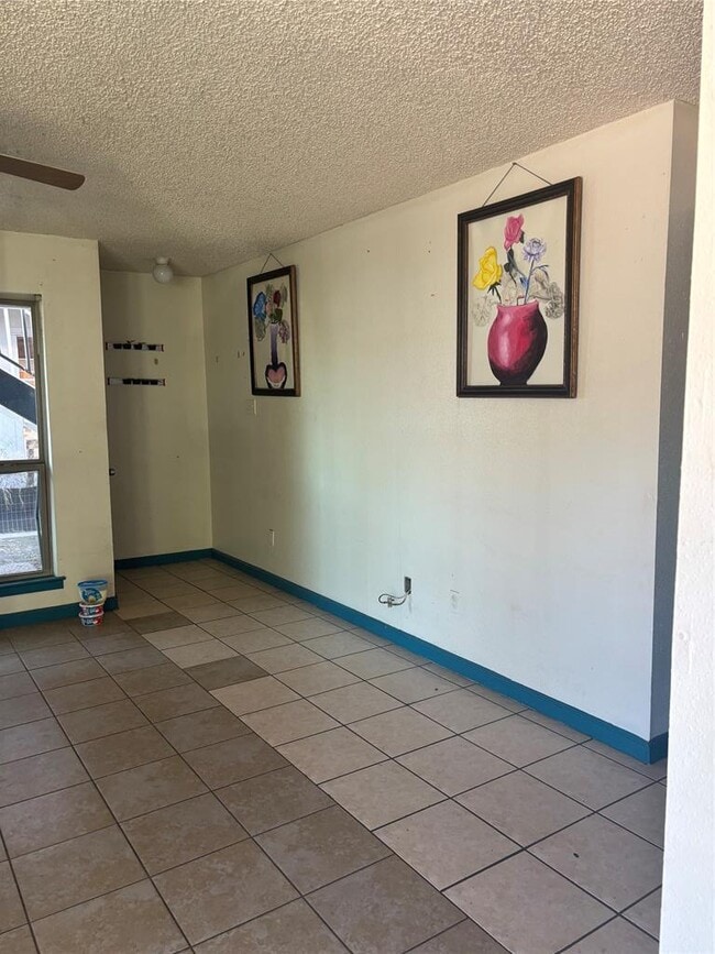 Building Photo - 7926 Mullen Dr