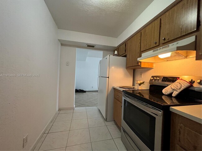 Building Photo - 3720 N Pine Island Rd