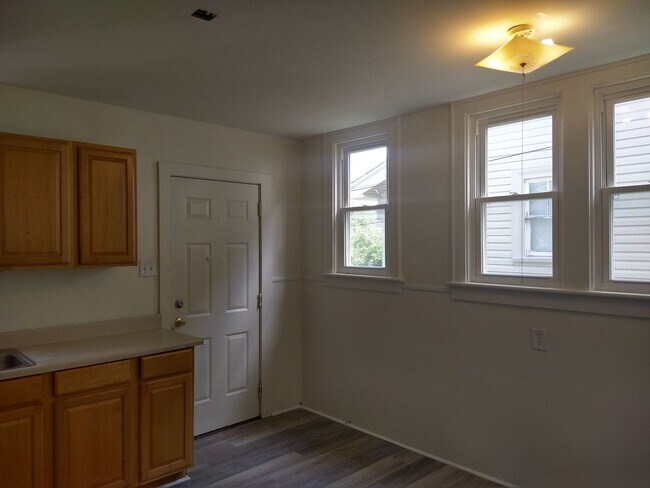 Building Photo - 206-208 N Harris Ave