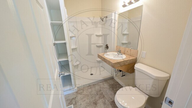 Building Photo - 2 bedroom 1 bath single level home