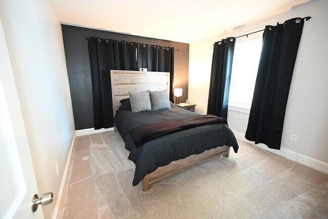 Building Photo - 375 E Merrimack St